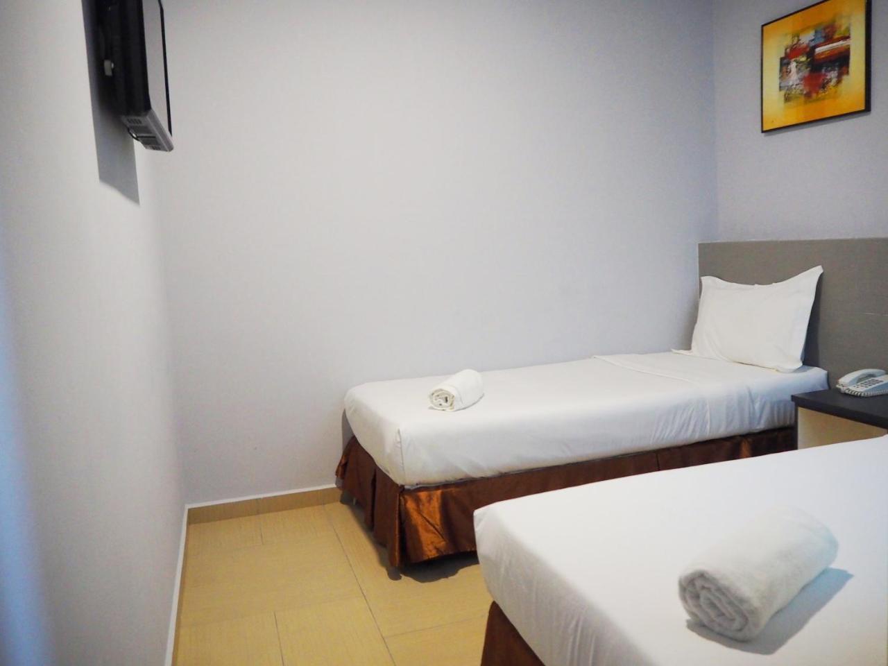 Leo Leisure @ Market Hotel 2*