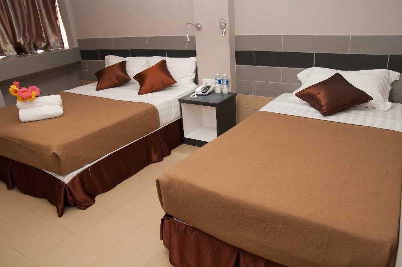 Leo Leisure @ Market Hotel 2*